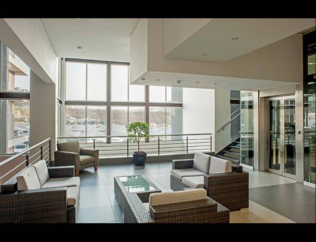 4,730M² OFFICE FOR SALE IN LONGMEADOW